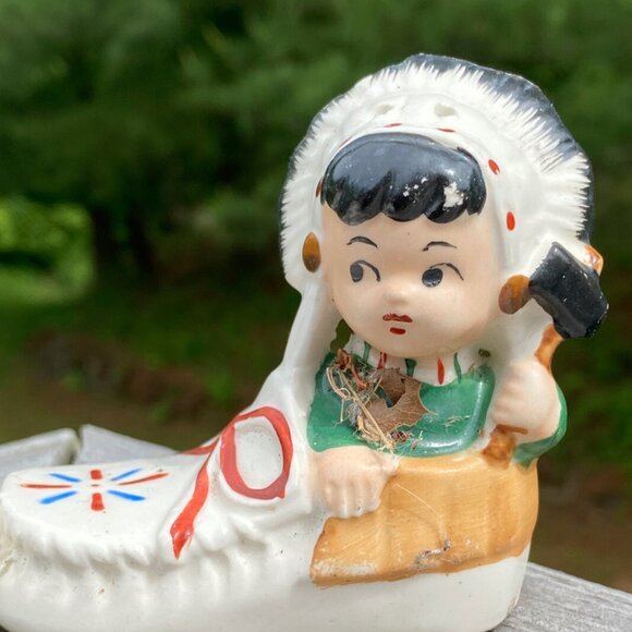 Vintage Indian Boy & Girl in Moccasin Salt and Pepper Shakers Japan MCM Set - Picture 3 of 15